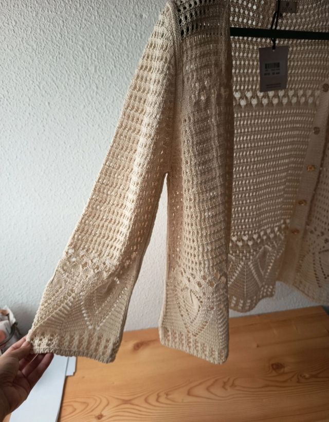 Chaquetilla beige crochet