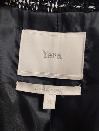 Chaquetón Yera en banco y negro