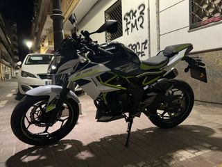 Moto Kawasaki Z125 - Impecable