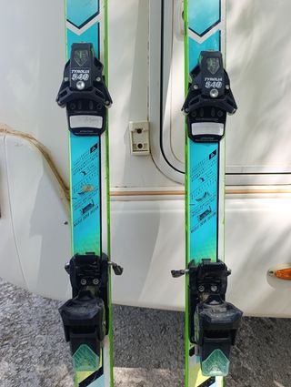 Se venden esquis o se cambia por bicileta