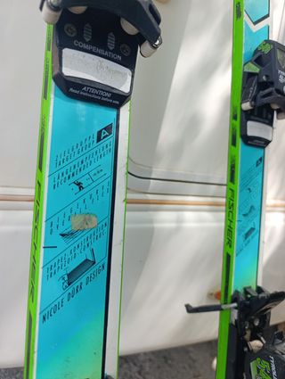 Se venden esquis o se cambia por bicileta