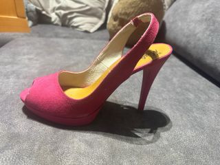 Sandalias tacón rosa nuevas.