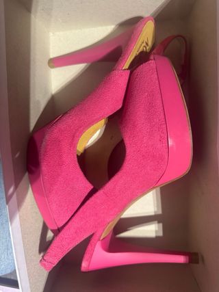 Sandalias tacón rosa nuevas.