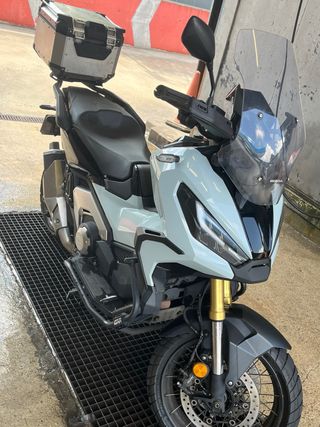 Honda X-ADV 750 (2024) Impecable
