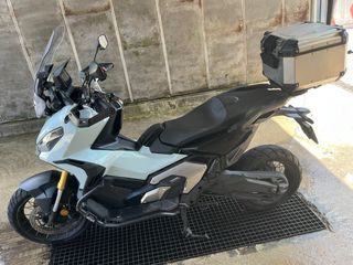 Honda X-ADV 750 (2024) Impecable
