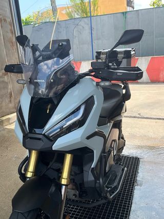 Honda X-ADV 750 (2024) Impecable
