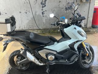 Honda X-ADV 750 (2024) Impecable
