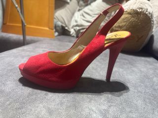Sandalias rojas tacón alto