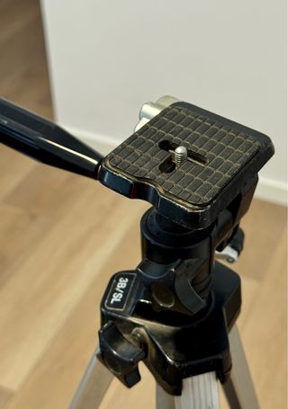 Trípode STIT2, Made in Japan.