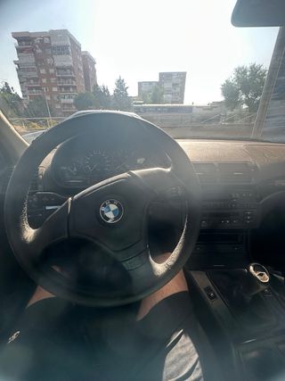 BMW Serie 3 2000 con bola de remolque