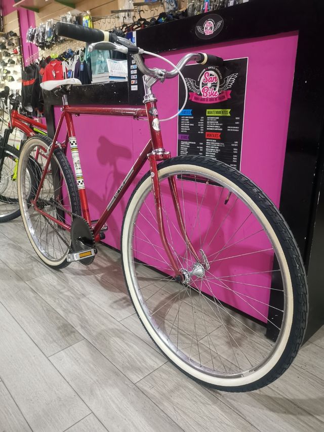 Bicicleta Fixies vermelha vintage