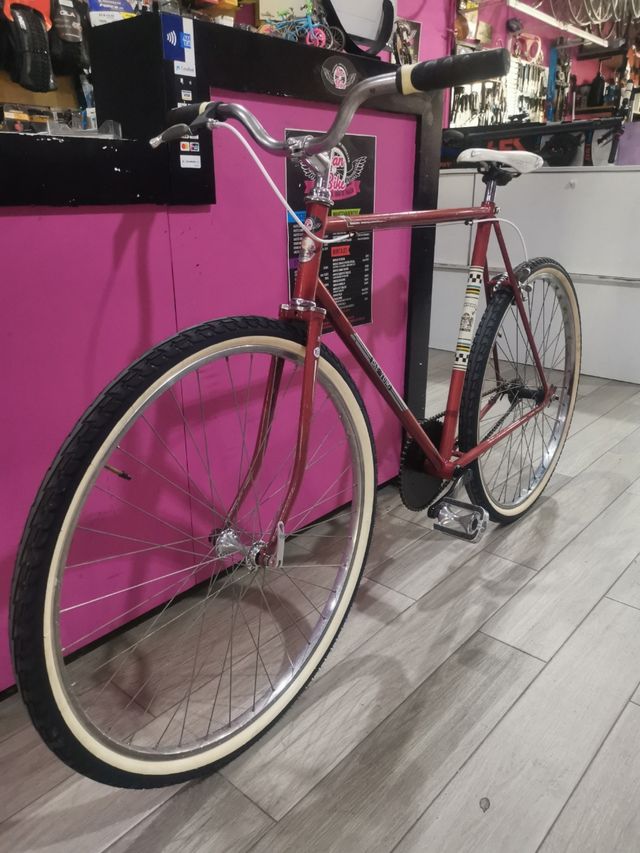 Bicicleta Fixies vermelha vintage
