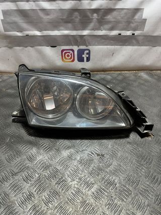 Faro Toyota Avensis 2003