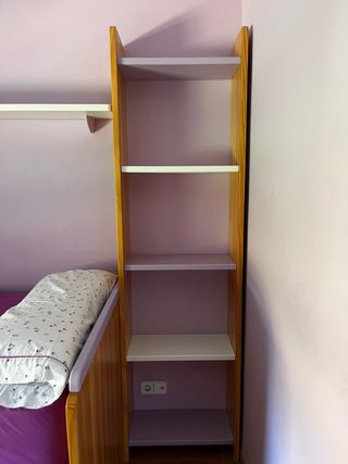 Cama nido juvenil con estantería