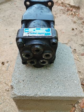 Bomba hidráulica  usada,de camión