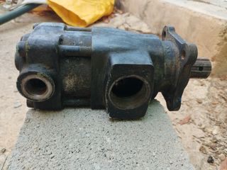 Bomba hidráulica  usada,de camión