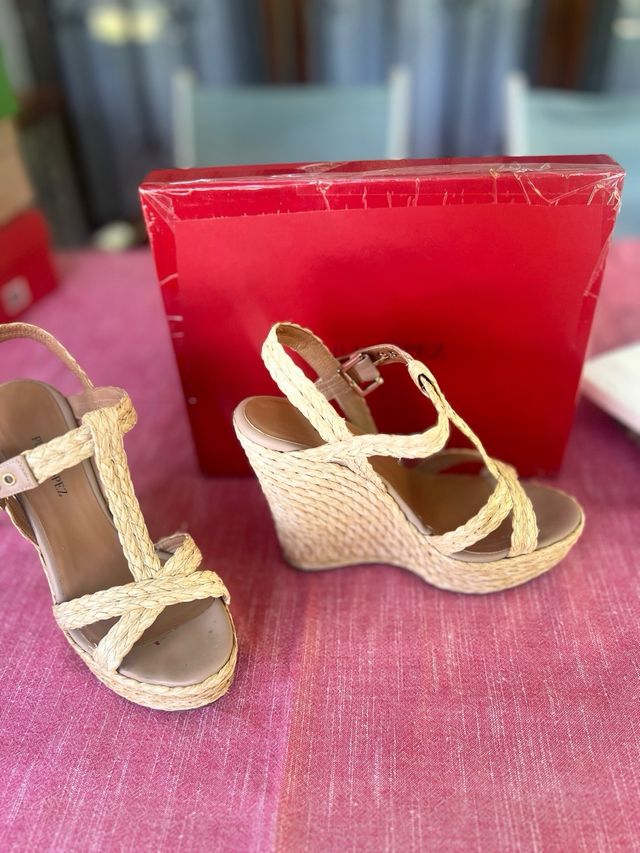 Cuñas beige Pura Lopez