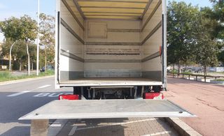 Mercedes Sprinter 516 LARGO  CON PUERTA ELEVADORA  3.5 T 