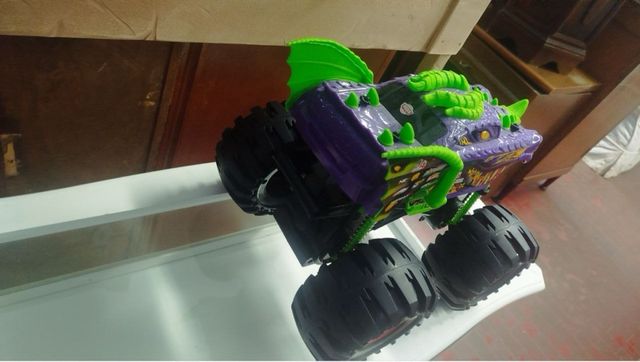 Monster Truck Drago Viola