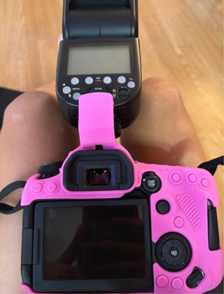 Cámara Canon EOS 90D rosa