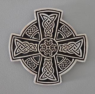 Cruz celta de piedra 26cm diámetro.
