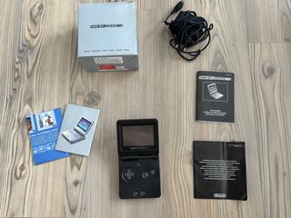 Game Boy Advance SP negra, caja original y manual