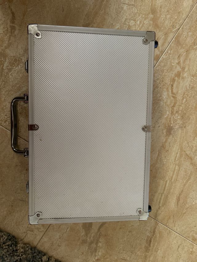 cartas y fichas de póquer