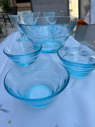 Vajilla azul de cristal