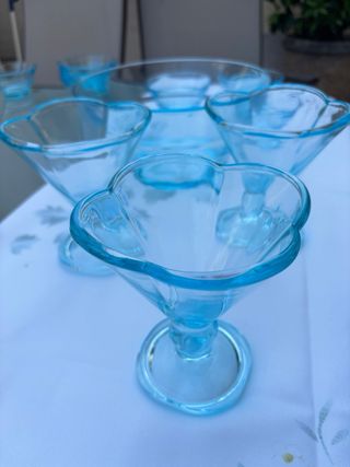 Vajilla azul de cristal