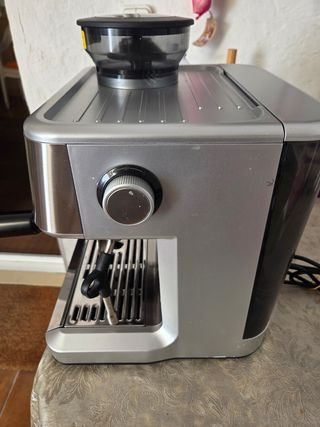 Cafetera CECOTEC con molinillo
