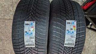Bridgestone Blizzak LM005
265/40 R21