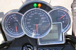 Moto Guzzi Breva 850