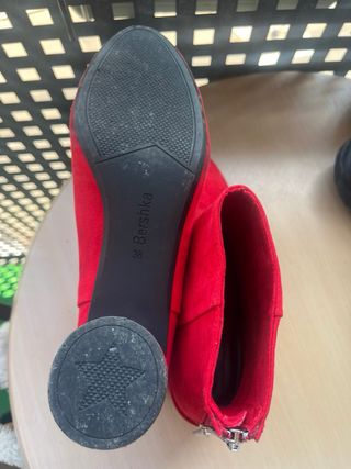 Botines rojos tacón bajo