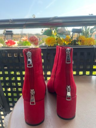 Botines rojos tacón bajo