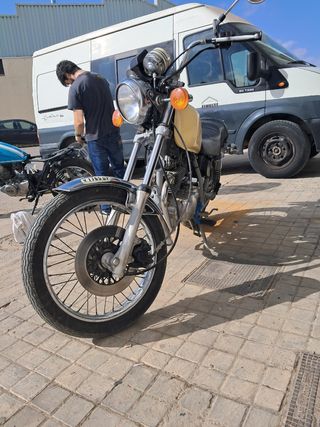 Suzuki GN250 Customizada