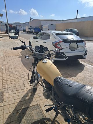 Suzuki GN250 Customizada