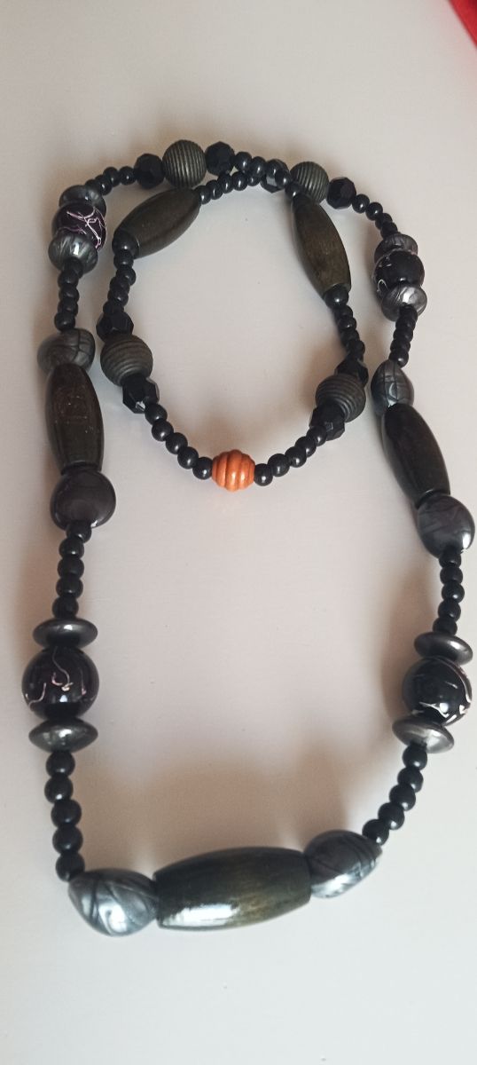 Collares y pulseras bisutería