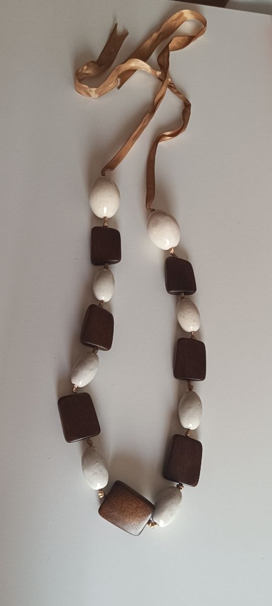 Collares y pulseras bisutería