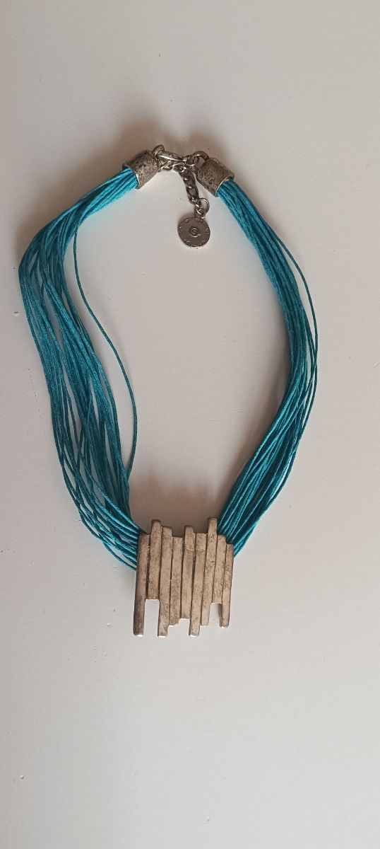 Collares y pulseras bisutería