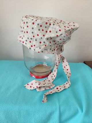 Gorro quirófano lunares beige-rojo