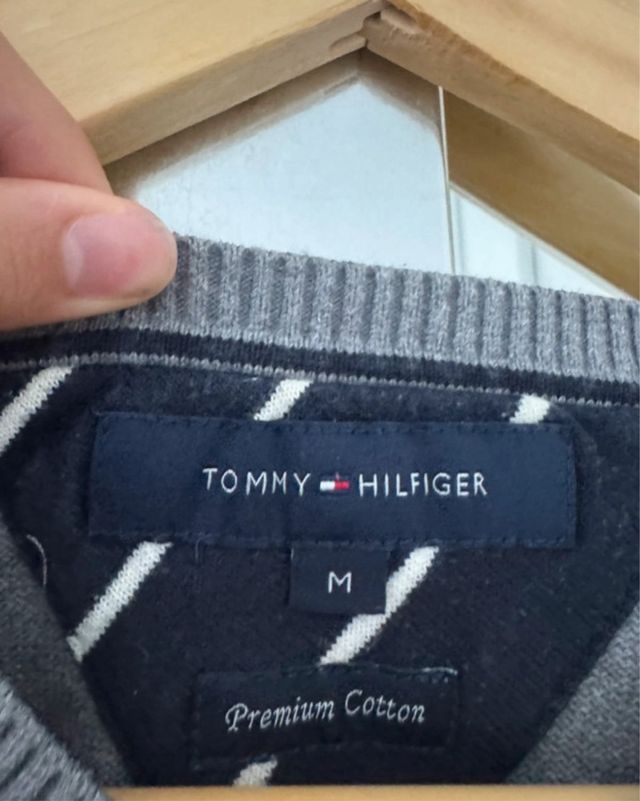 Suéter Tommy Hilfiger Gris