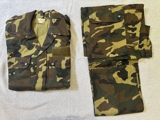 Uniforme militar camuflaje boscoso nuevo