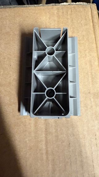 Soporte estructural para carrileraVW plástico OEM.