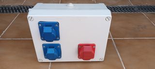 Caja eléctrica industrial 3 bases cettall