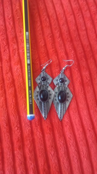 Pendientes étnicos plateados