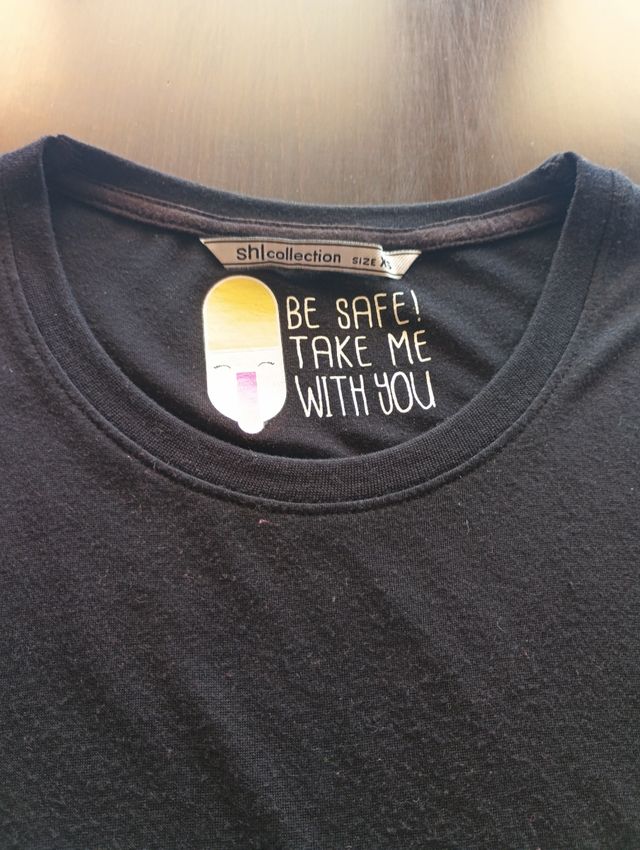 Camiseta negra asimétrica XL