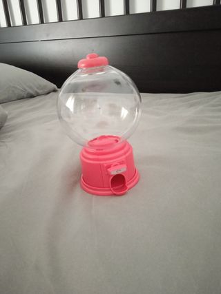 Máquina dispensadora caramelos rosa