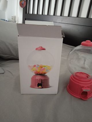 Máquina dispensadora caramelos rosa