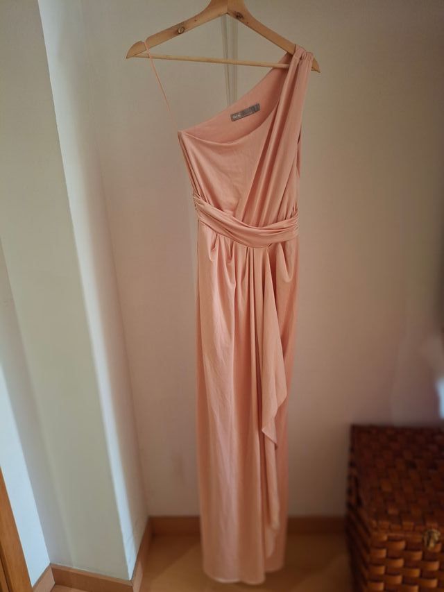 Vestido rosa asimétrico