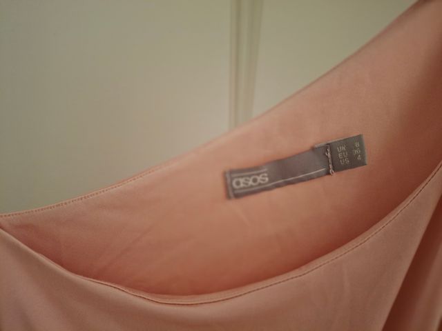 Vestido rosa asimétrico